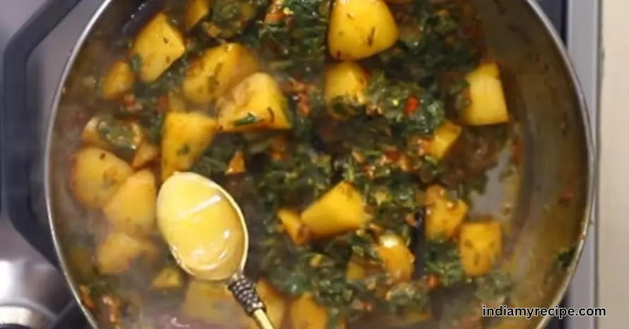 Palak Aloo Recipe in Hindi