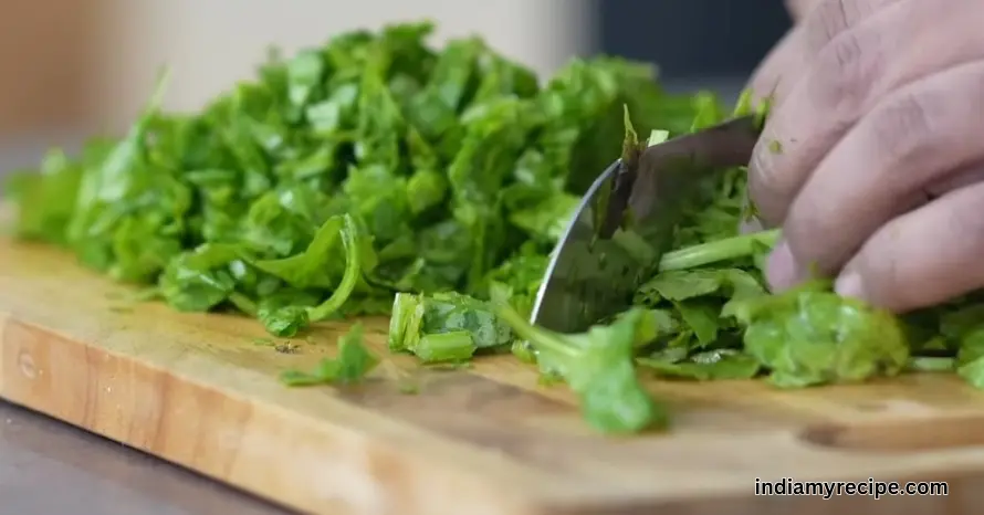 Palak Aloo Recipe in Hindi