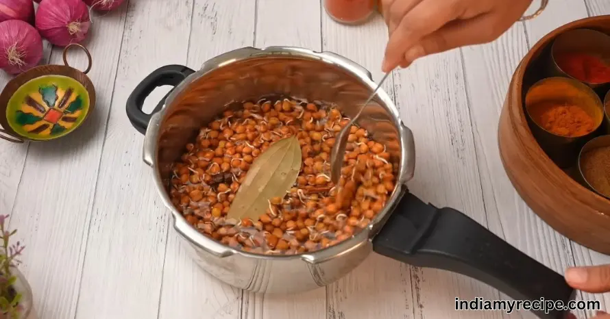 Chana Masala Recipe in Hindi