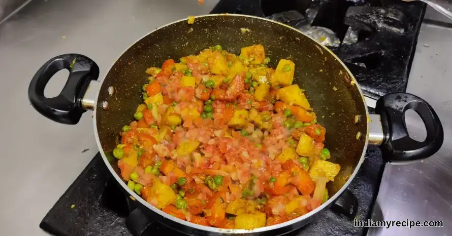 Aloo Gajar Matar Ki Sabji